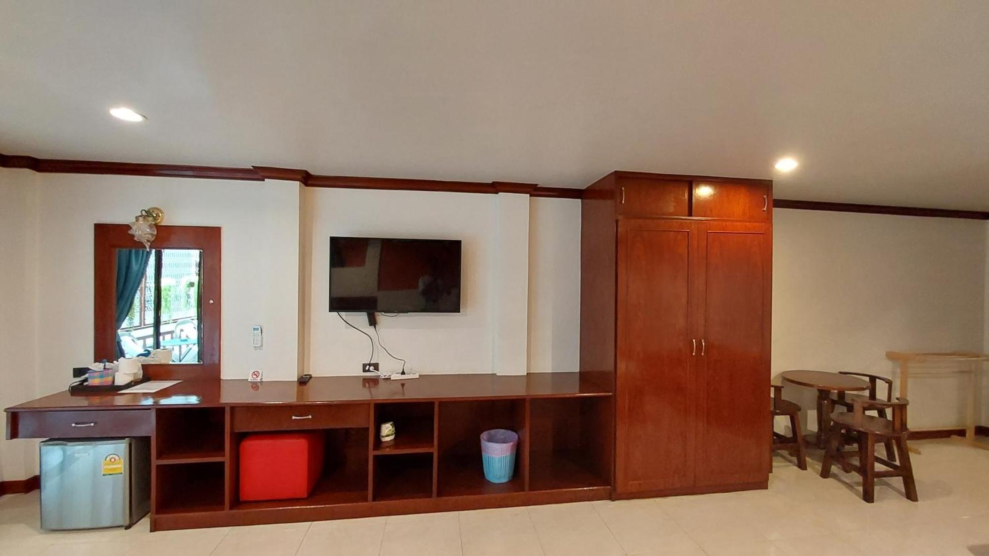 Benetti House Hostel Patong Exterior foto