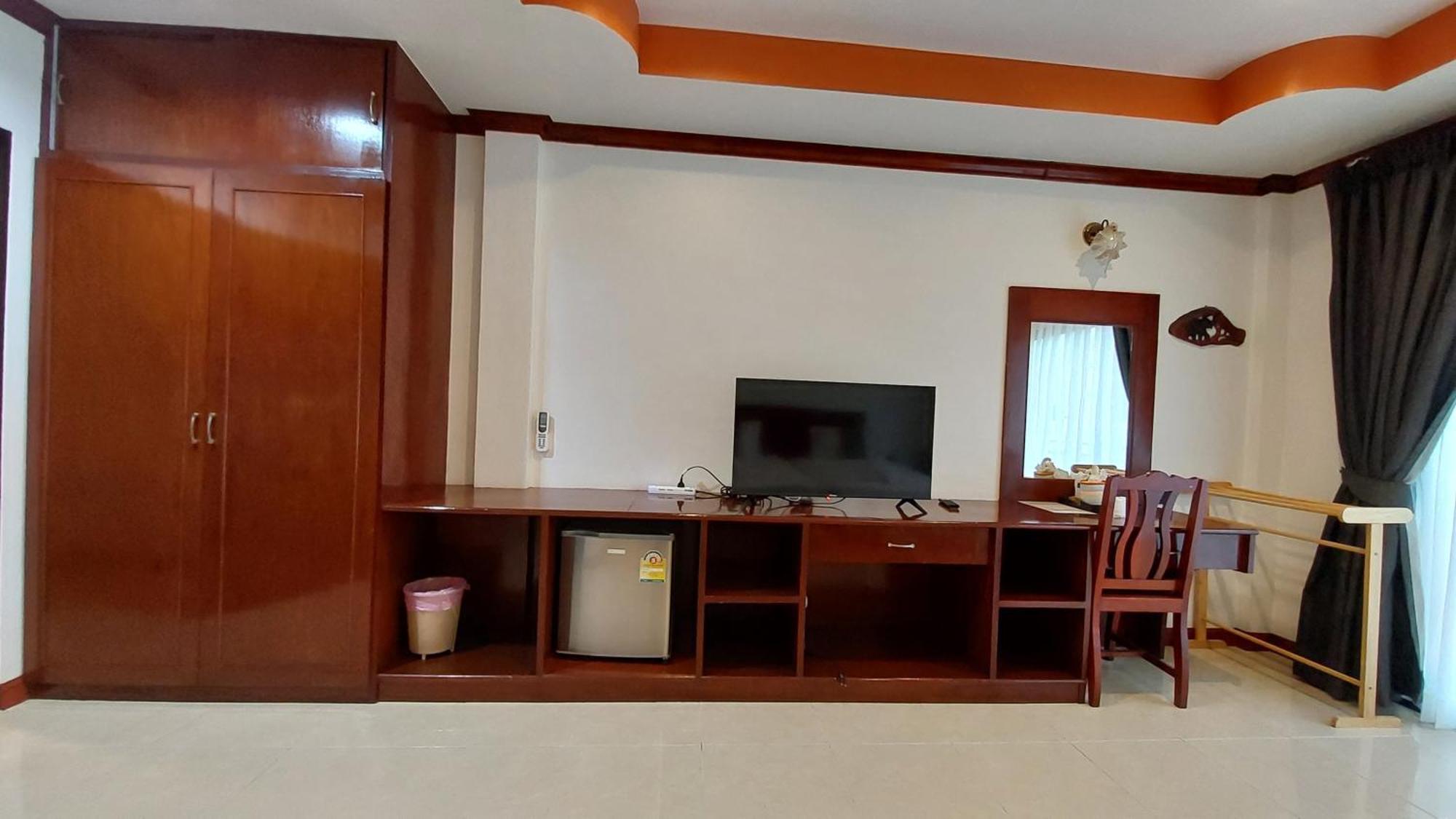 Benetti House Hostel Patong Exterior foto