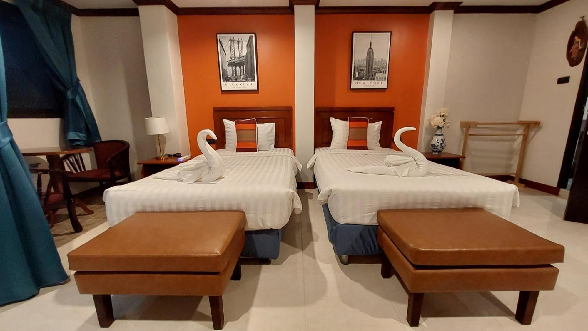Benetti House Hostel Patong Exterior foto