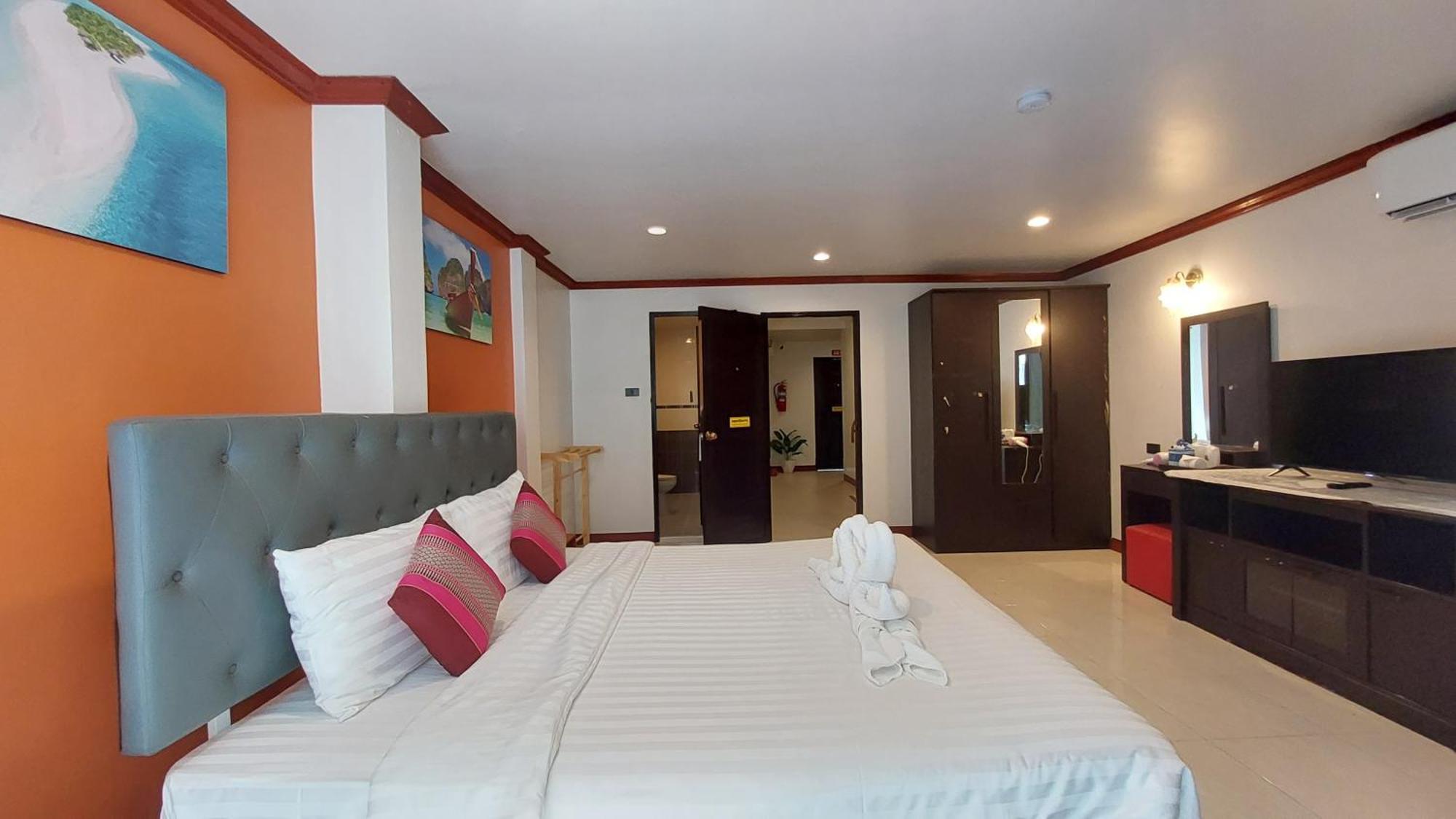 Benetti House Hostel Patong Exterior foto