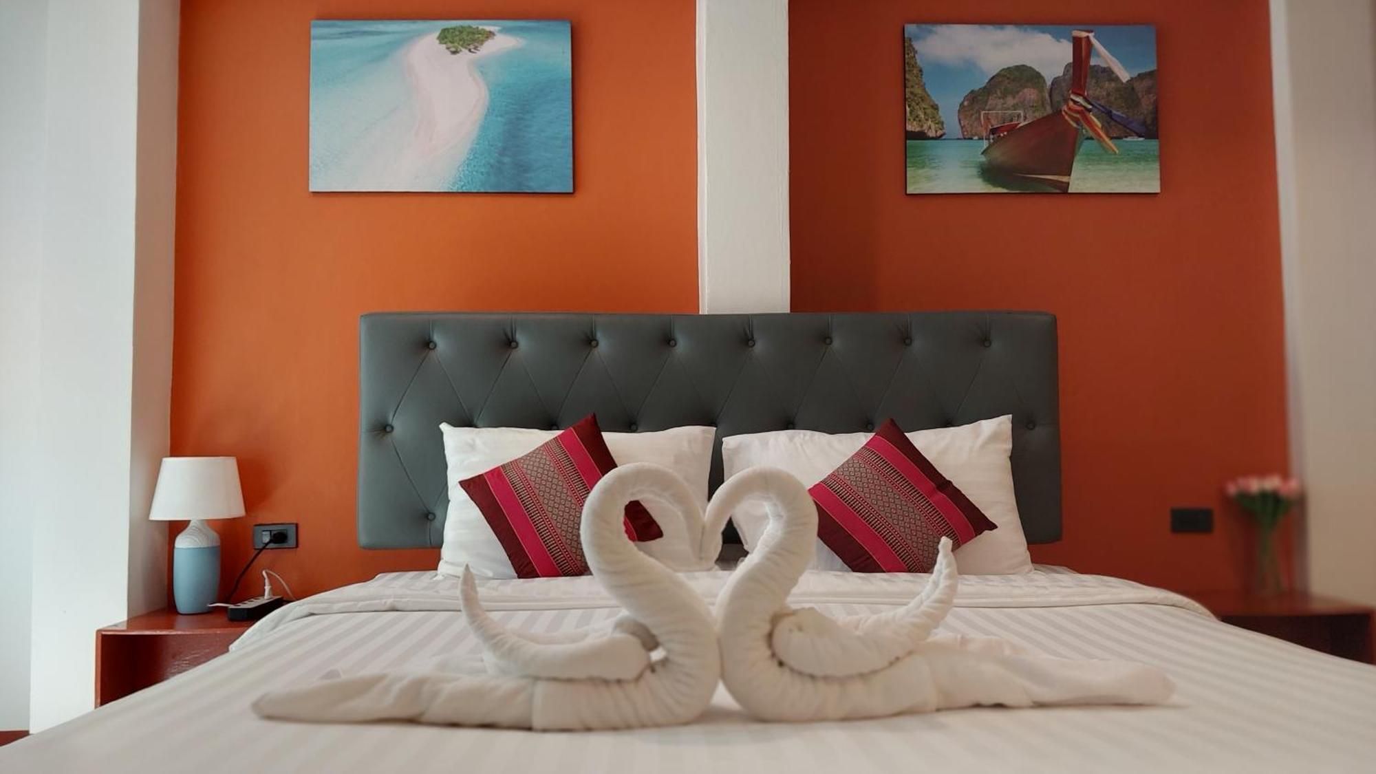Benetti House Hostel Patong Exterior foto